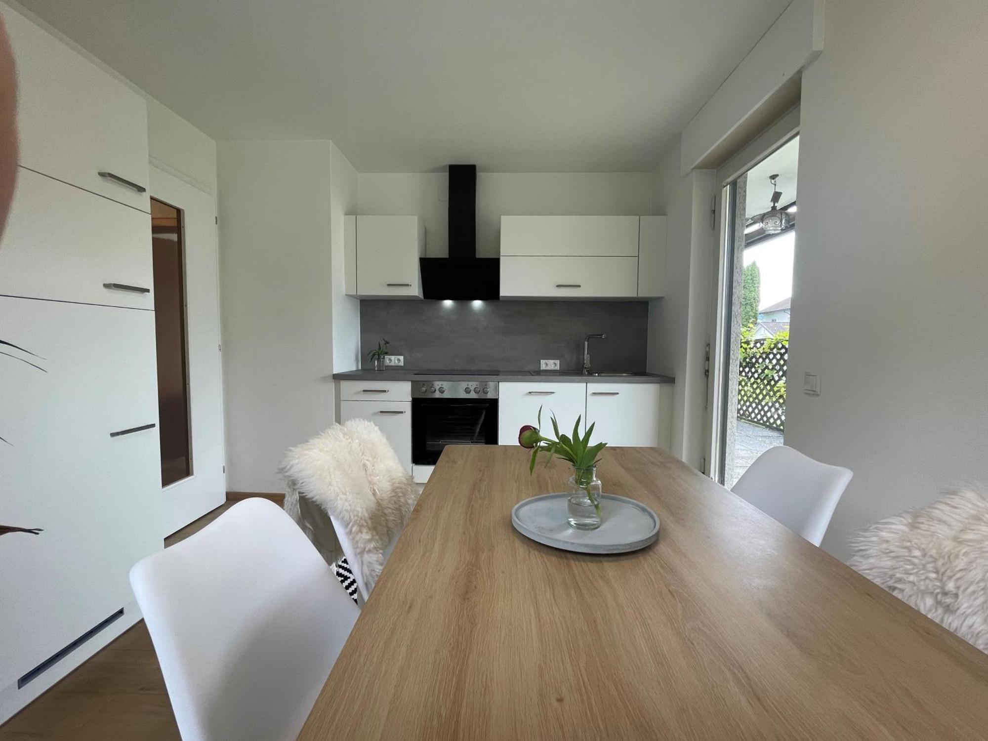 Crown Living Design Apartment - 2 Schlafzimmer - Kueche - Gratis Parkplatz - Abstellraum Fuer Fahrraeder/Ski Mader Zewnętrze zdjęcie