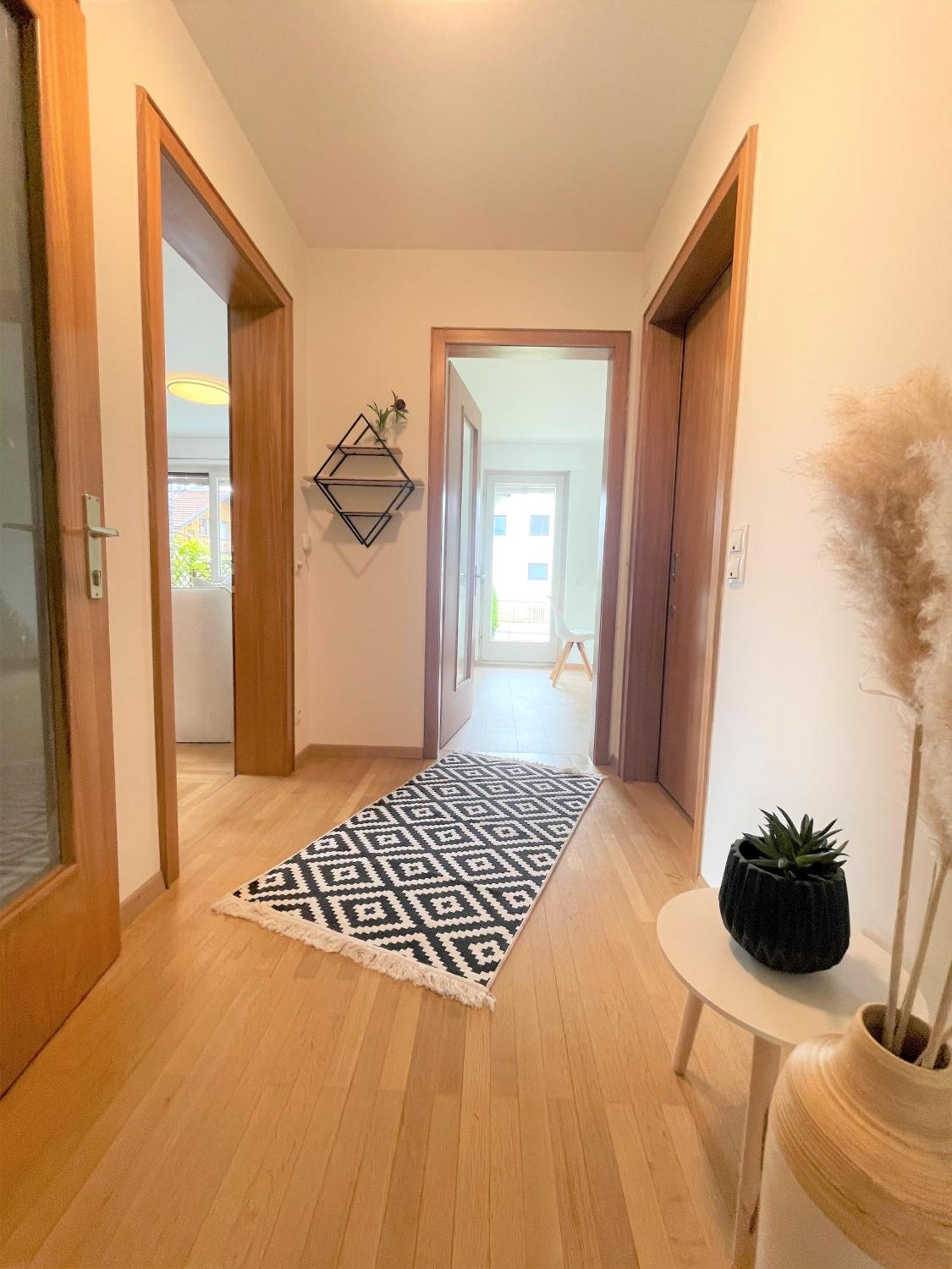 Crown Living Design Apartment - 2 Schlafzimmer - Kueche - Gratis Parkplatz - Abstellraum Fuer Fahrraeder/Ski Mader Zewnętrze zdjęcie